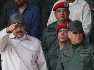 تواجه فنزويلا أزمة سياسية عميقة منذ أن أعلن رئيس البرلمان خوان غوايدو نفسه رئيسًا انتقاليا