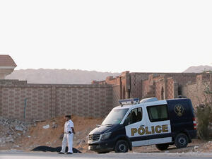  وتحدت ابنته نجلاء السلطات بالسماح للمواطنين لاداء صلاة الغائب 