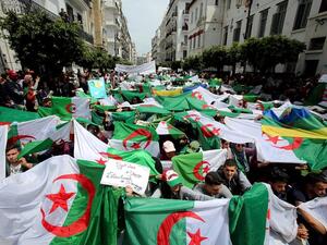 المعارضة ترفض الحوار مع السلطة القائمة 