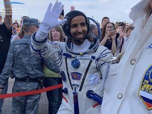 هزاع المنصوري الى الفضاء وابن راشد يحلم بالمريخ