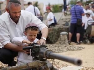 مطالب بصرف المساعدات المالية للفلسطينين