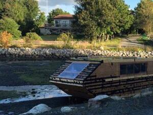 القارب المنزل