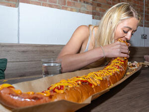 مدوّنة الطعام البريطانية الشهيرة "كيت أوفينز"