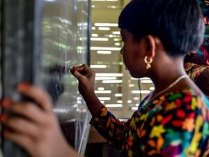 طالبة بنغالية