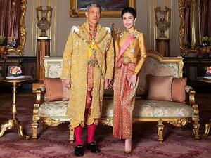 ملك تايلاند مع زوجته الثانية ملك تايلاند مع زوجته الثانية