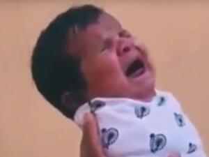 شخص يطلق النار جوار رضيع وثم يضع المسدس في فمه شخص يطلق النار جوار رضيع وثم يضع المسدس في فمه