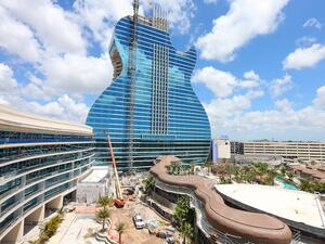 فندق على شكل غيتار 