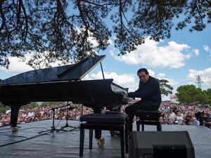 الملحن وعازف البيانو التركي "فاضل ساي" الملحن وعازف البيانو التركي "فاضل ساي"