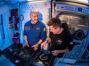 رائد الفضاء الإيطالي "لوكا بارميتانو" رائد الفضاء الإيطالي "لوكا بارميتانو"