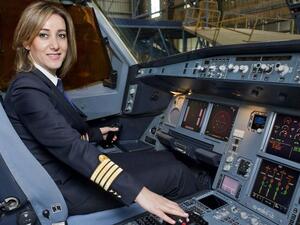 الكابتن اللبنانية رولا حطيط  الكابتن اللبنانية رولا حطيط