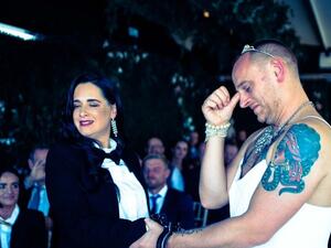 العريس "بوبي كوك" والعروس "سيارا أودونيل"