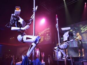 الروبوتات تسرق وظيفة راقصات التعري في فرنسا الروبوتات تسرق وظيفة راقصات التعري في فرنسا