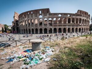 روما تغرق في النفايات 