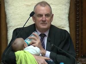 رئيس البرلمان النيوزيلندي "تريفور مالارد" رئيس البرلمان النيوزيلندي "تريفور مالارد"