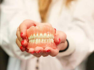 طقم أسنان طقم أسنان