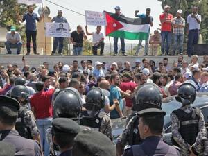 معلمو الأردن يواصلون الإضراب رغم تهديدات الحكومة