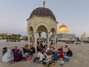 زينه وبهجة في الاقصى الشريف رغم لعنه الاحتلال الصهيوني