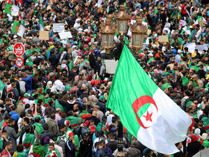 الجزائر: 24 طلب ترشح لانتخابات رئاسية ترفضها المعارضة والحراك