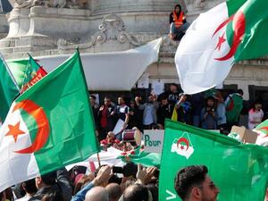 مئات الجزائريين يحتجون على قانون مقترح بشأن الطاقة