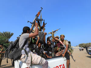 الحوثيون يعلنون استهداف مقر عمليات التحالف بجازان السعودية