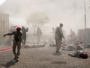 مقتل 70 في هجوم للحوثيين على معسكر في مأرب باليمن