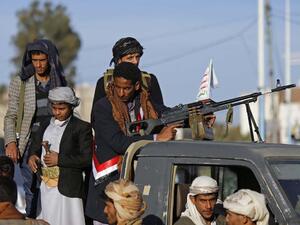 "الحوثي" تعلن قتل جنود سودانيين بقصف في تعز