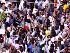 اقاله أكبر 3 مسؤولين في النيابة العامة