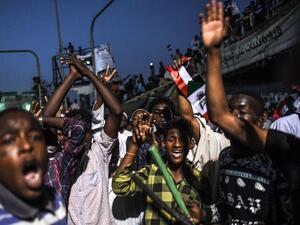 متظاهرون سودانيون يطردون شاحنة مساعدات إماراتية