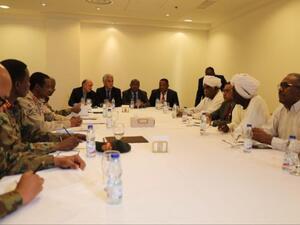 الإمارات ترحب باتفاق السودان وتدعو إلى "نظام دستوري راسخ"