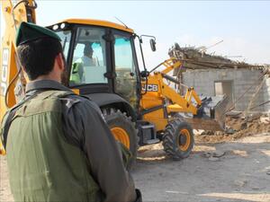 الاحتلال يهدم منازل ويعتدي على أصحابها في القدس المحتلة