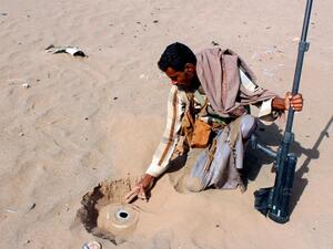 مقتل 6 خبراء ألغام يعملون لنزعها بمشروع سعودي باليمن