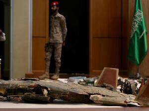 حطام صواريخ وطائرات مسيرة تقول وزارة الدفاع السعودية إنها استخدمت في الهجوم على المنشآت النفطية