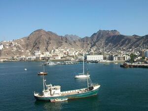 الحكومة اليمنية تحذر من كارثة نفطية في الخليج وتتهم الحوثي