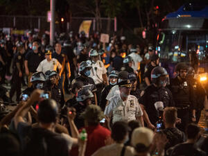 مواجهات بين متظاهرين ضد العنصرية والشرطة في مدن أمريكية