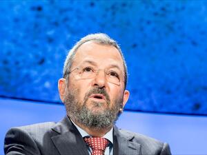 "باراك" يعود لممارسة السياسة ويسعى لإسقاط حكومة نتنياهو