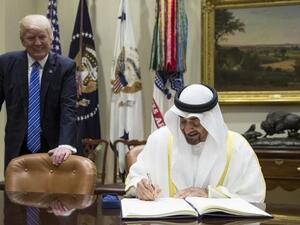 ترامب يدعو بن زايد لتشجيع بلدان المنطقة على التطبيع مع كيان الاحتلال الإسرائيلي