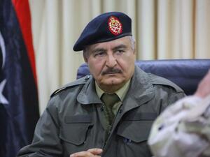 مستشار ترامب يتملص من حديث دعم الرئيس الأمريكي لحفتر