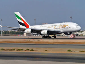 طائرة إماراتية