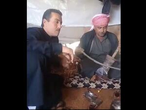 يقصفهم النظام السوري اثناء عزف الموسيقي في خيمة مهجّرين