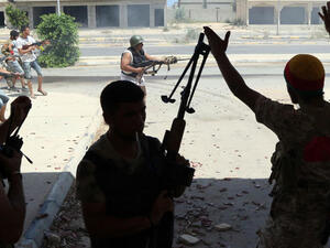 قوات الحكومة الليبية تواصل تدمير عدد من الآليات والتجمعات لمليشيات حفتر