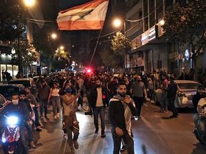 احتجاجات محدودة في مدن لبنانية في ثالث ليلة من الاضطرابات