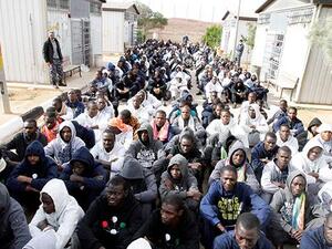 ترامب يعتزم فتح بعض مراكز احتجاز المهاجرين أمام الصحافة