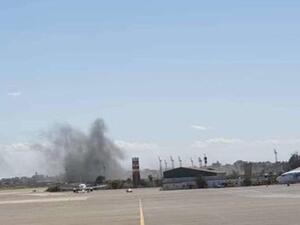 6 انفجارات عنيفة في محيط قاعدة معيتيقة الجوية بليبيا