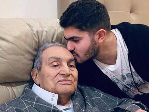 المصري السابق حسني مبارك مع حفيده
