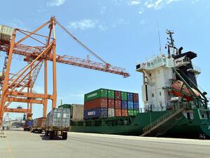 صحيفة إيرانية ترحب باستهداف سفن وناقلات نفط في الخليج!