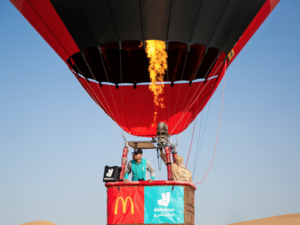 نفذت هذه العملية من قبل Deliveroo و McDonald، لتوصيل مزيج من Big Macs و McArabia Chickens إلى معسكر سفاري صحراوي