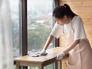 الحد الأقصى الذي وضعته وزارة التجارة لاستقدام العاملة المنزلية عند 3300 دولار