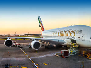 «طيران الإمارات» تعتزم تعليق رحلاتها بعد غد