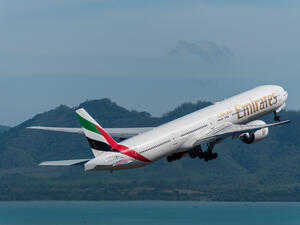 طيران الإمارات تشترط شهادة "خلو من كورونا" للمسافرين من 10 دول