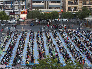 تكرس جمارك دبي جهودها لضمان تدفق هذه المواد إلى الأسواق التجارية في الدولة بالكميات المطلوبة من قبل المستهلكين، خصوصاً في شهر رمضان المبارك